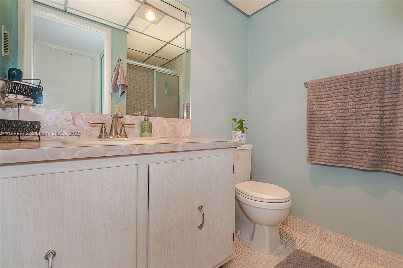 KINGS POINT BURGUNDY COND - Residential