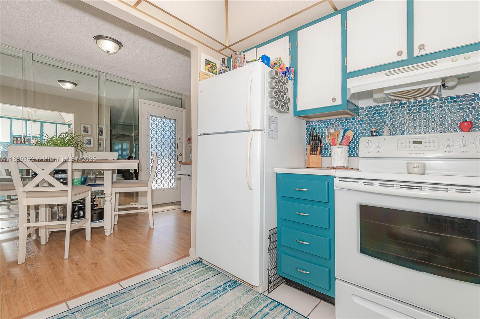 KINGS POINT BURGUNDY COND - Residential