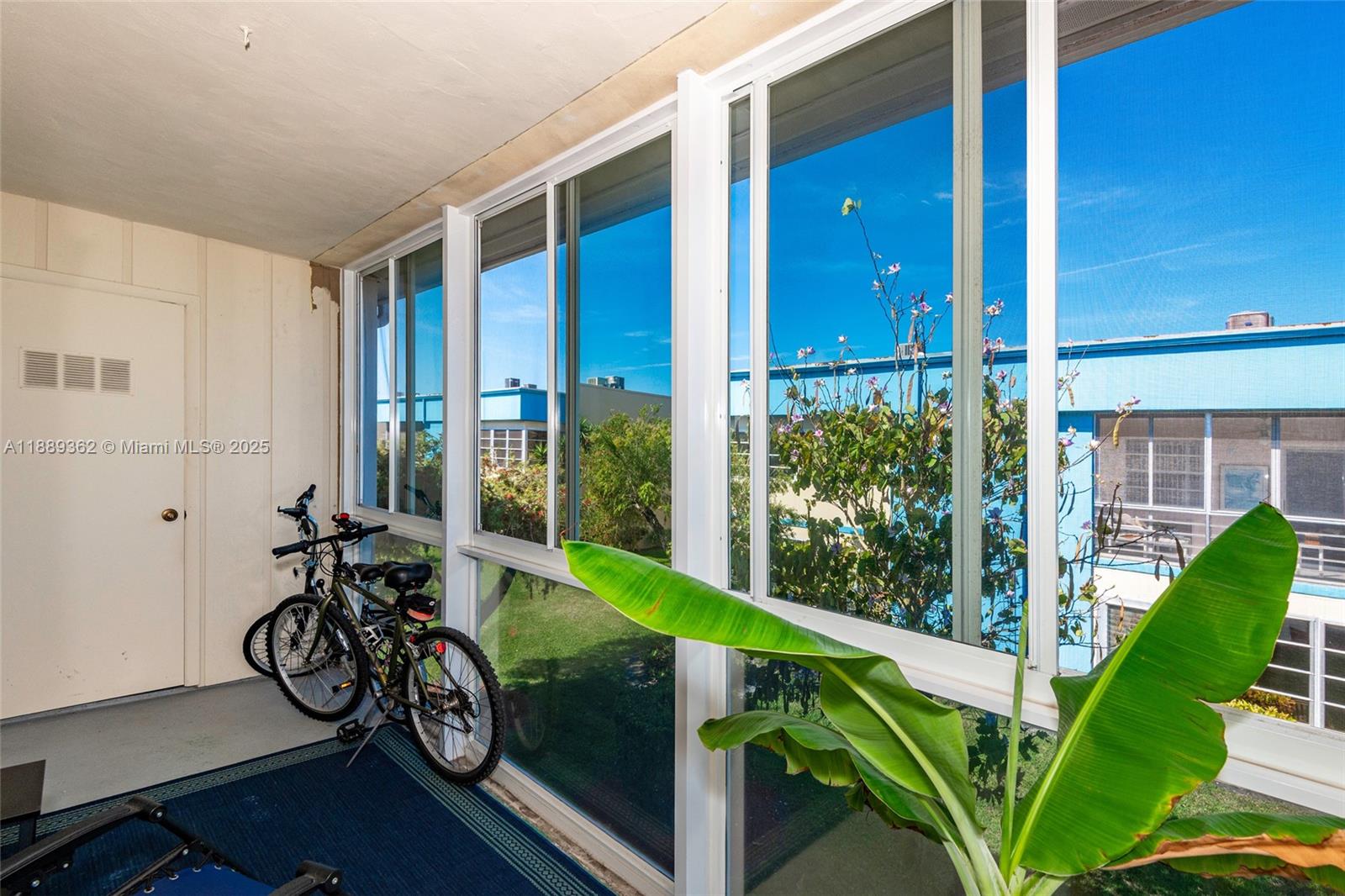 KINGS POINT BURGUNDY COND - Residential