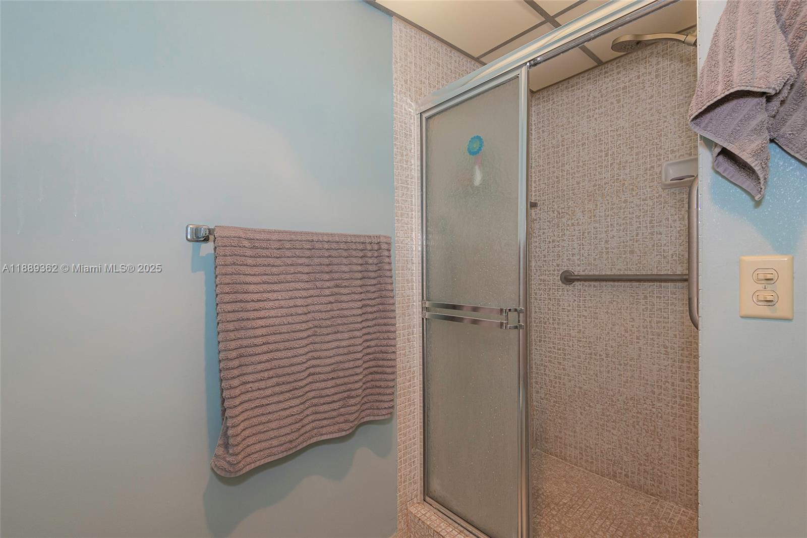 KINGS POINT BURGUNDY COND - Residential