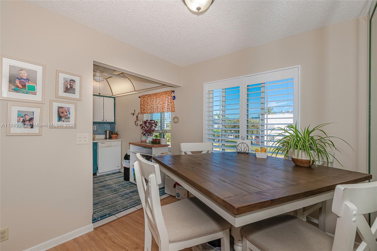 KINGS POINT BURGUNDY COND - Residential