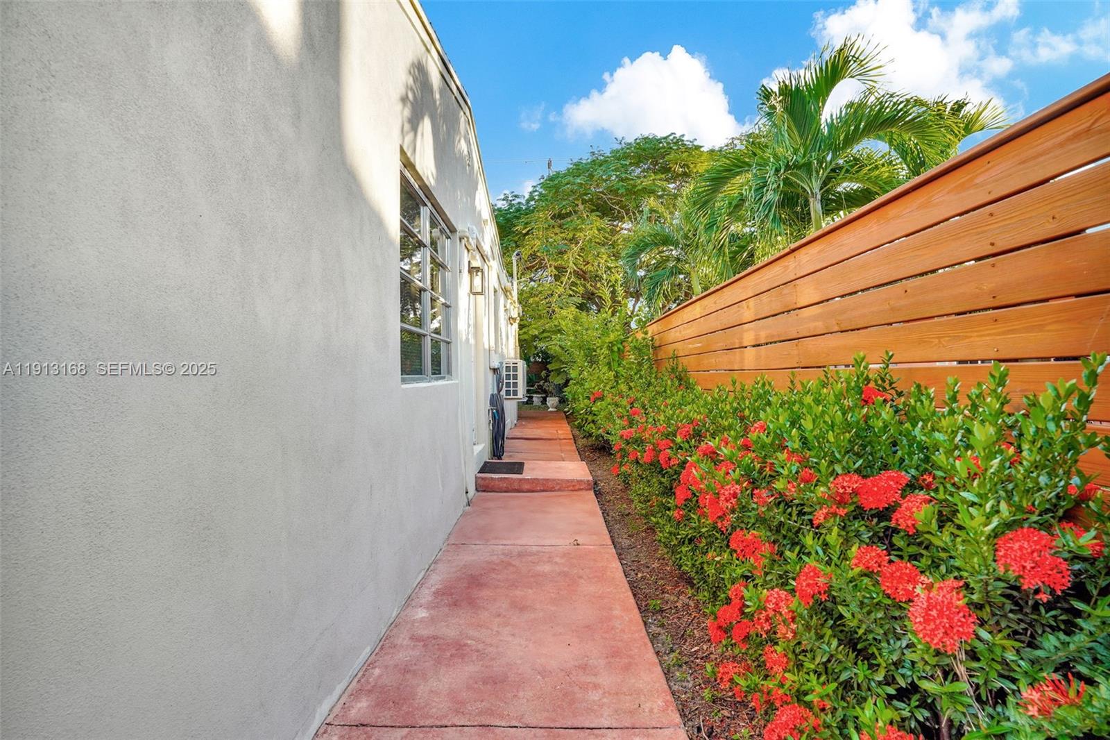 ANDERSON VILLAS - Residential