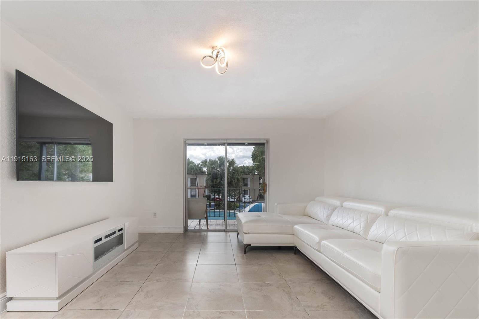 10748 N Kendall Dr N22