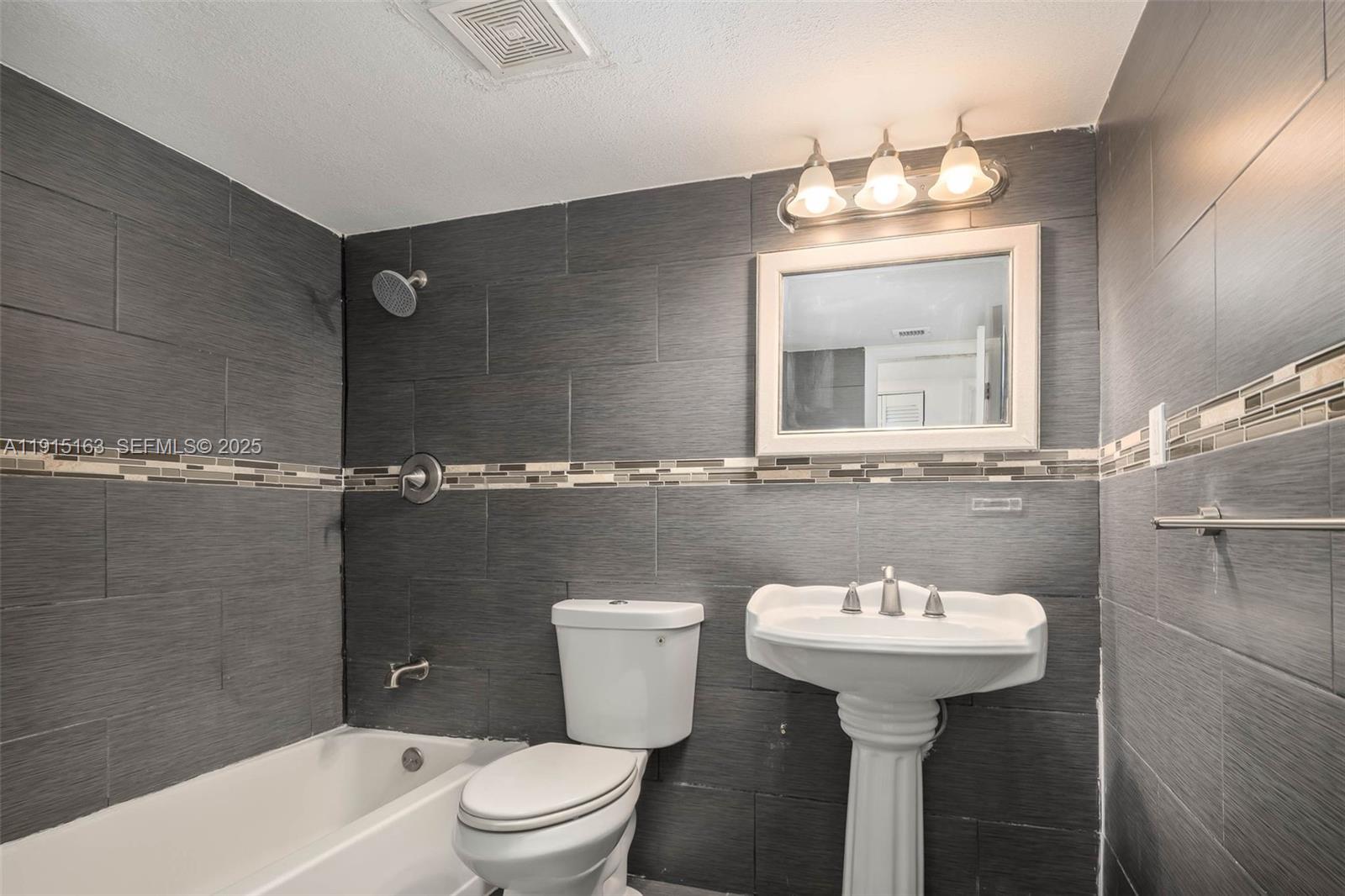 SPANISH TRACE CONDO PH II - Residential