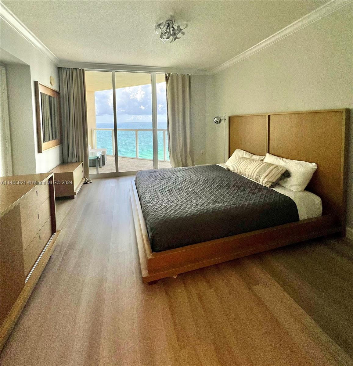 LA PERLA CONDO - Residential Lease