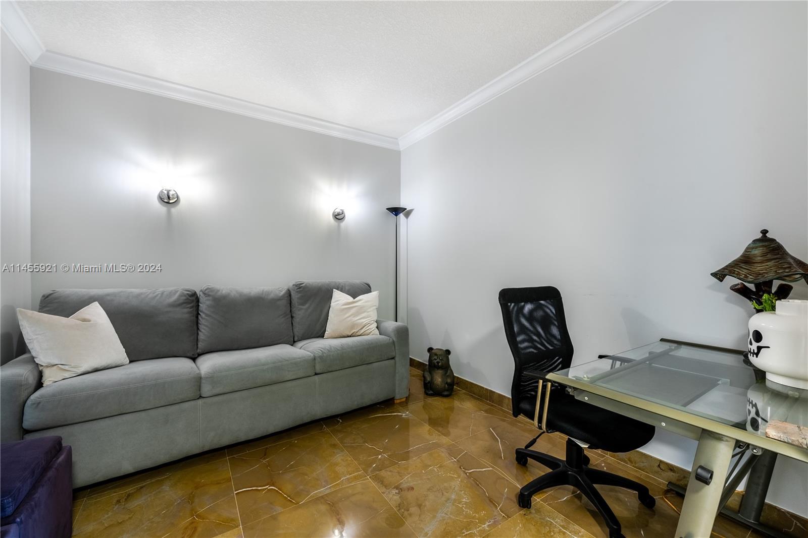 LA PERLA CONDO - Residential Lease