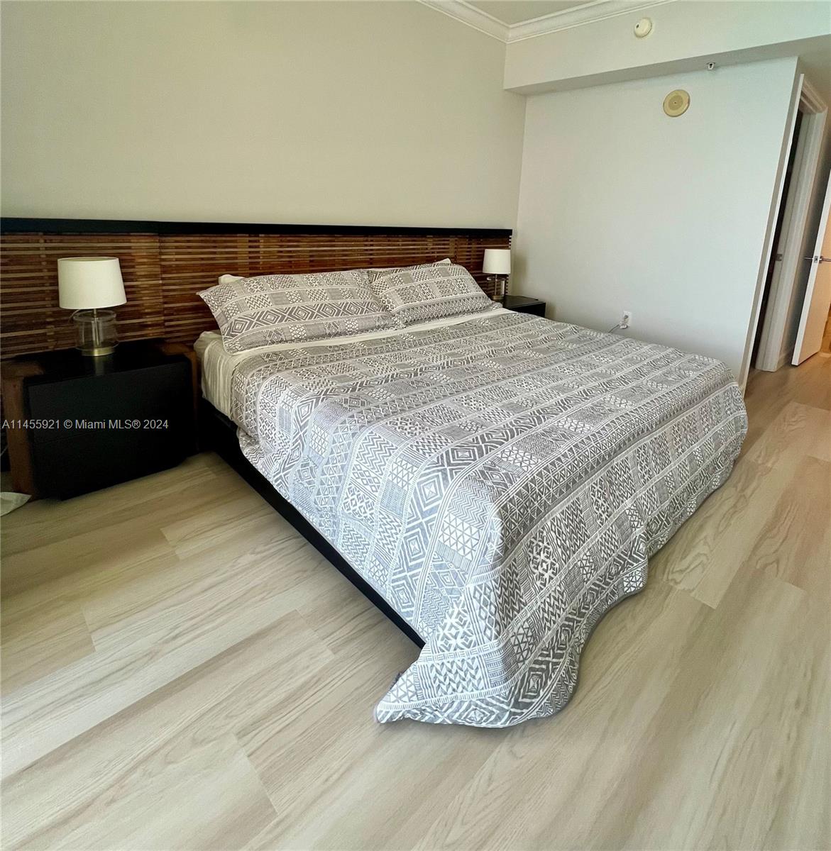 LA PERLA CONDO - Residential Lease