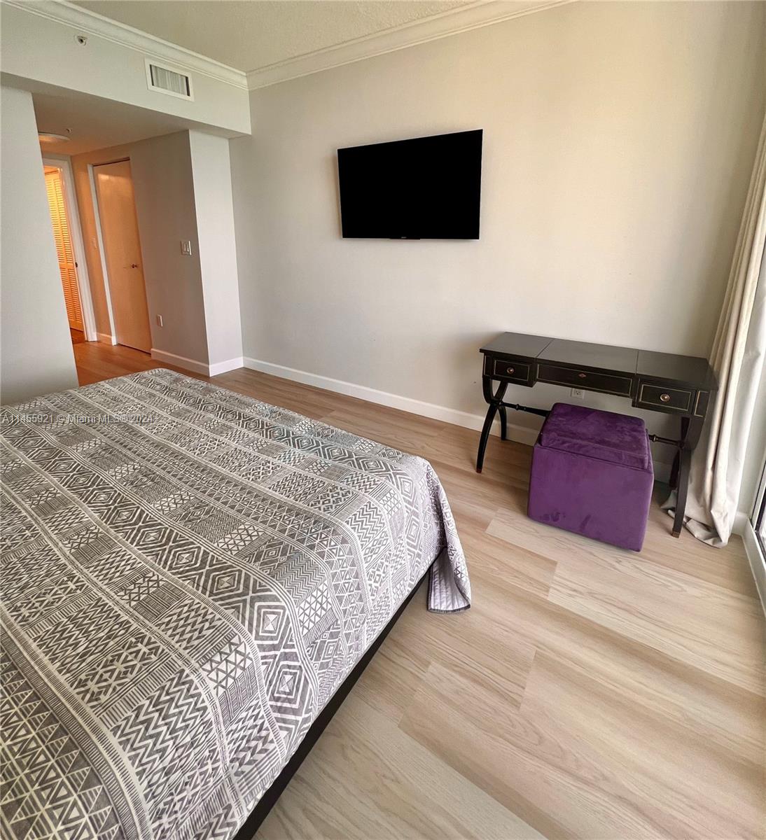 LA PERLA CONDO - Residential Lease