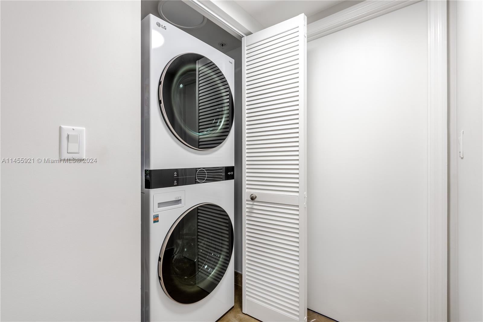 LA PERLA CONDO - Residential Lease