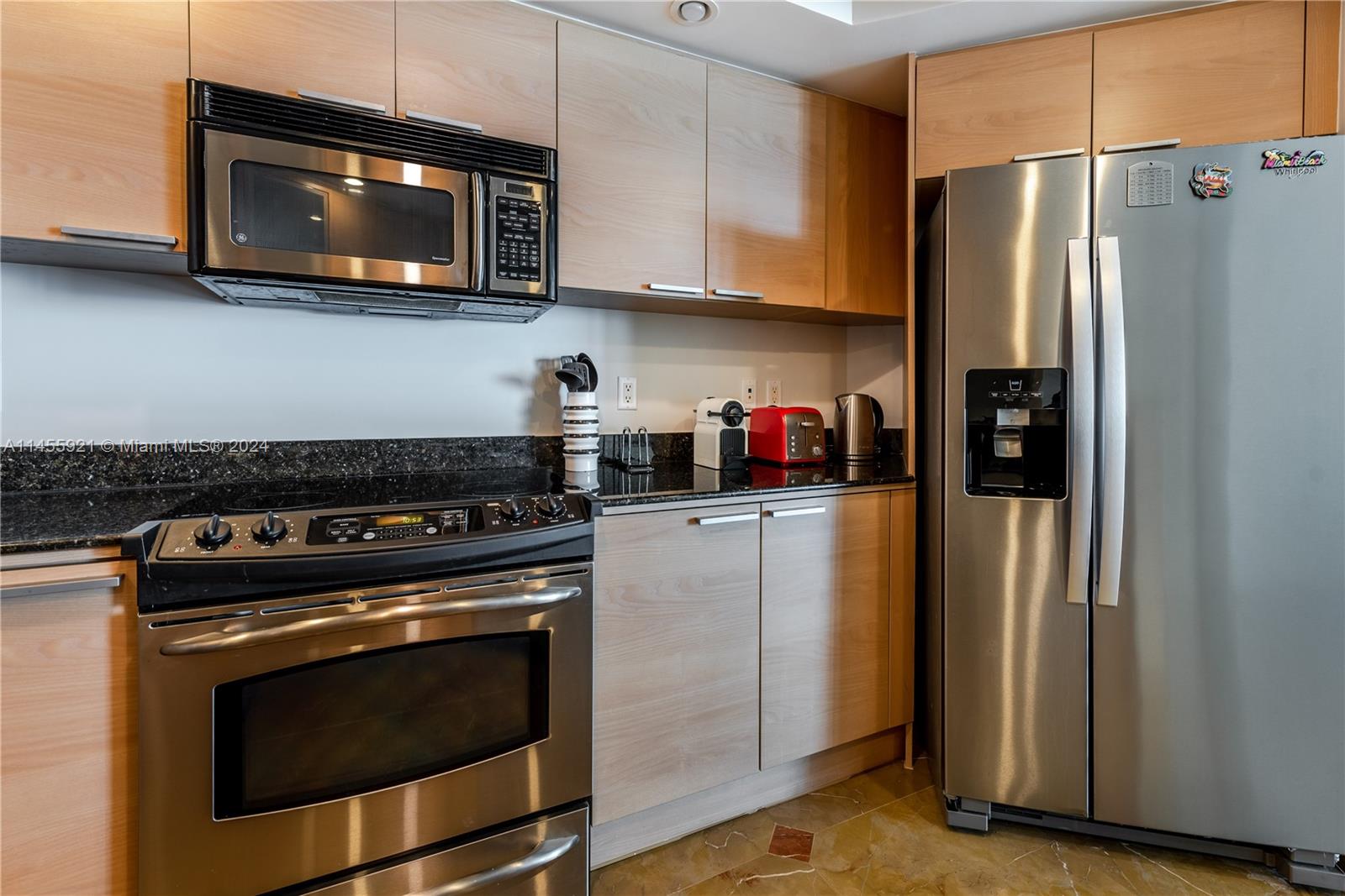 LA PERLA CONDO - Residential Lease