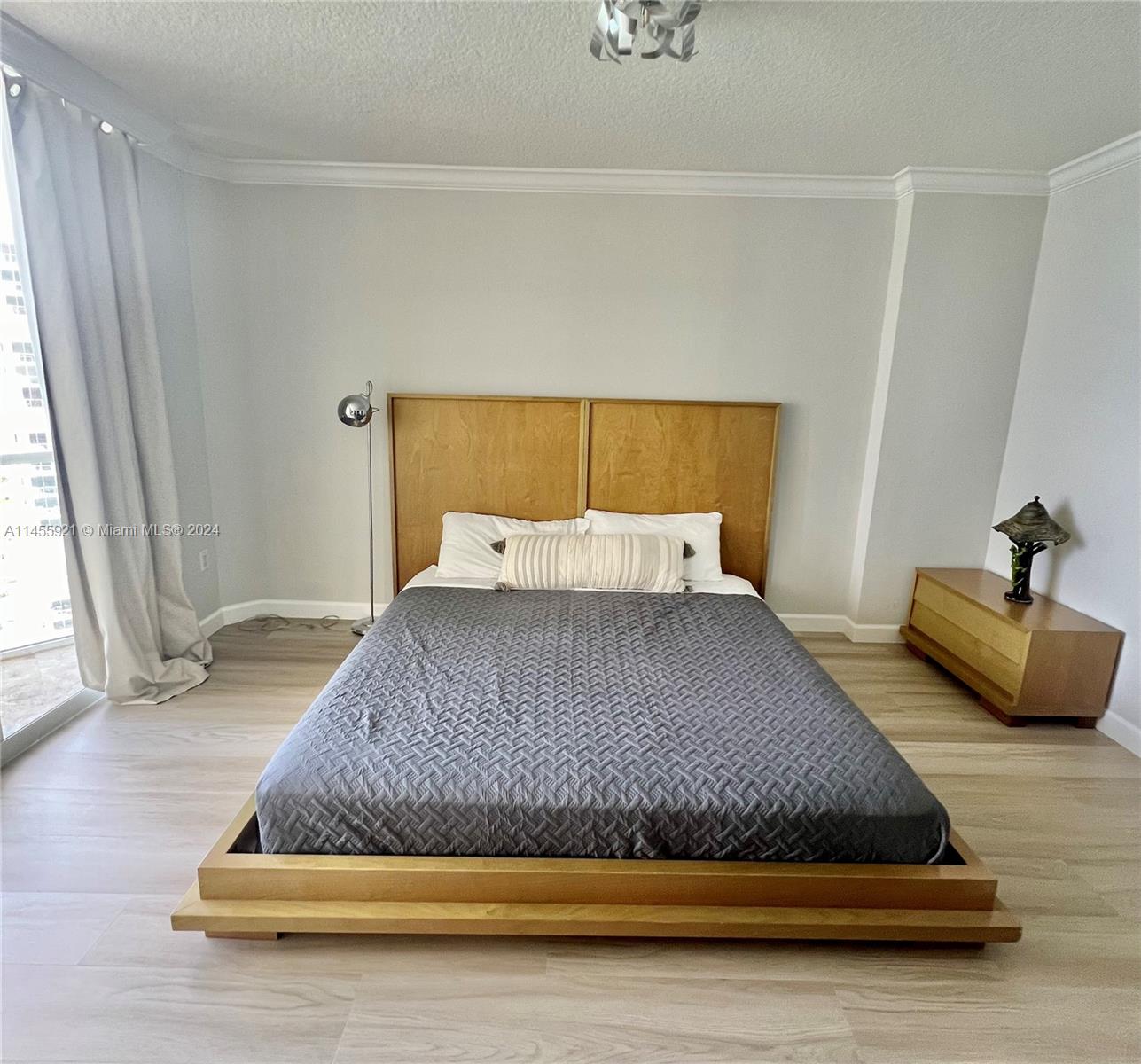 LA PERLA CONDO - Residential Lease