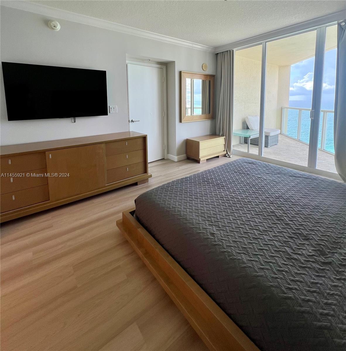 LA PERLA CONDO - Residential Lease