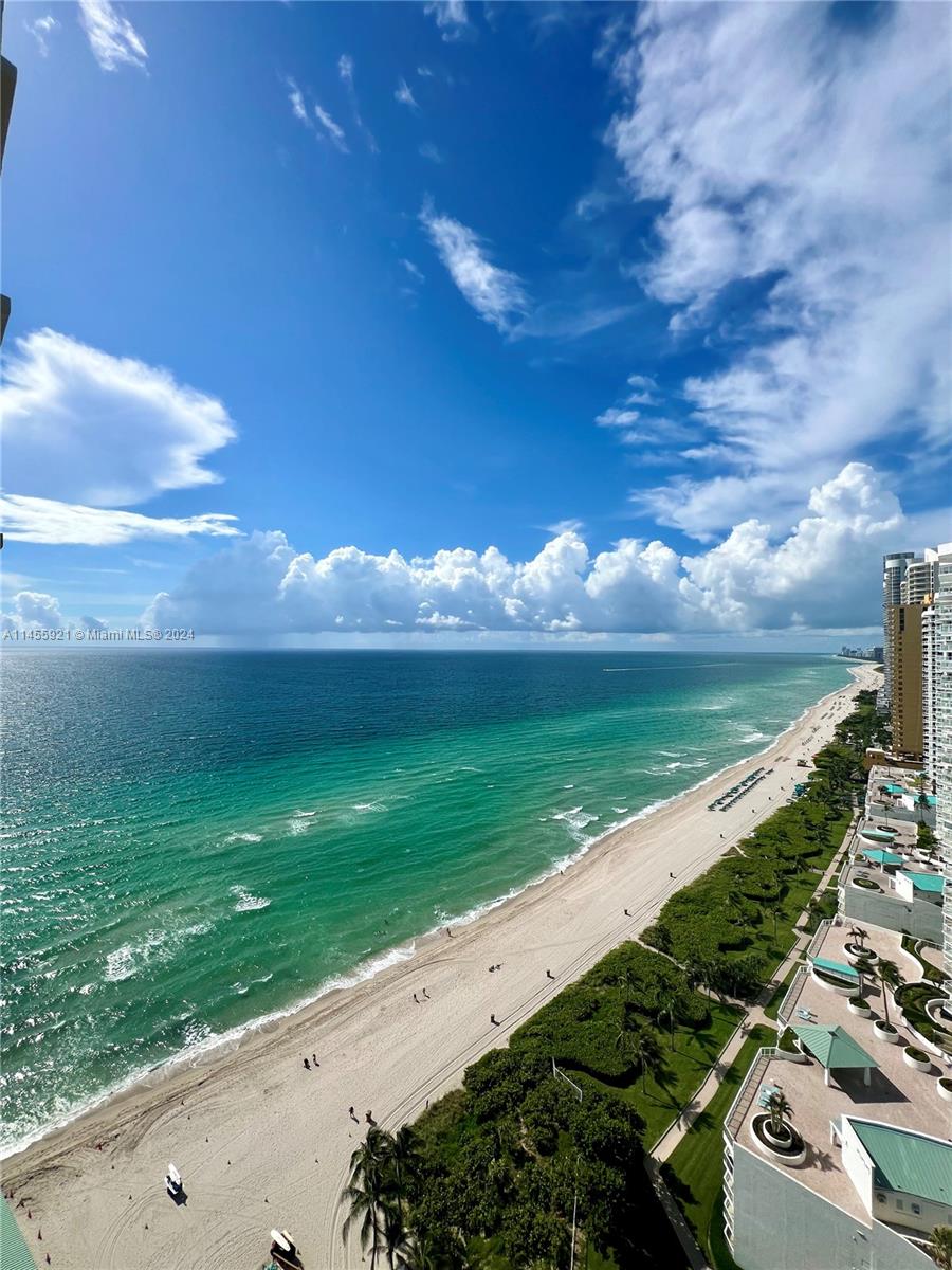 LA PERLA CONDO - Residential Lease