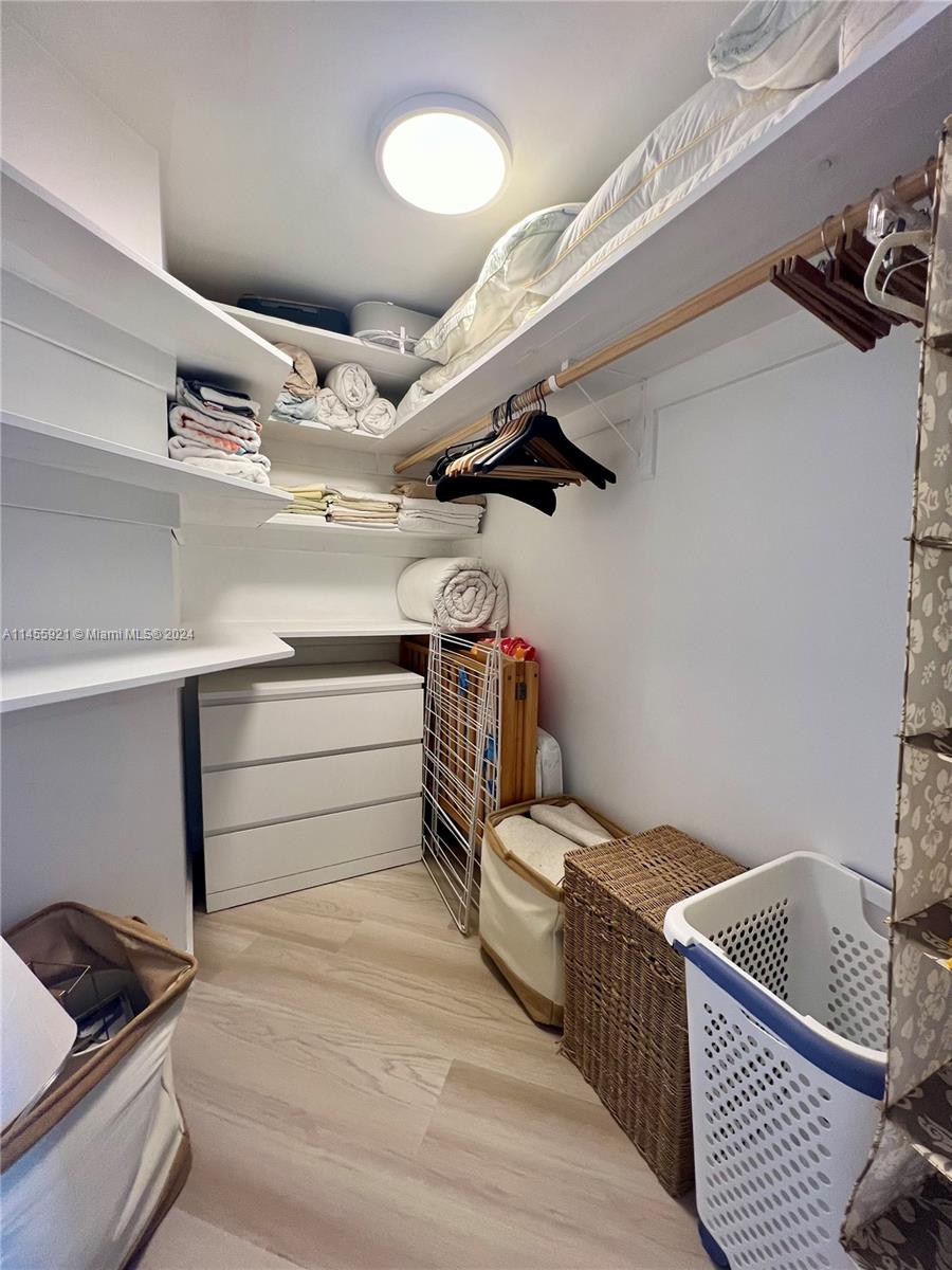 LA PERLA CONDO - Residential Lease