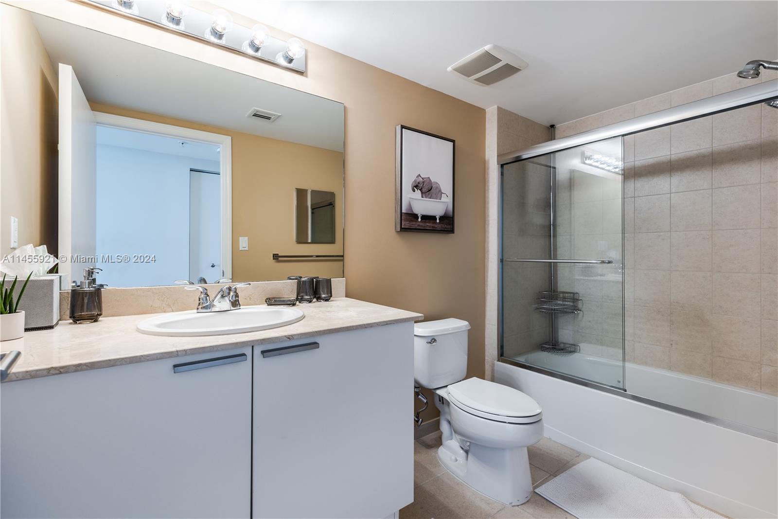 LA PERLA CONDO - Residential Lease