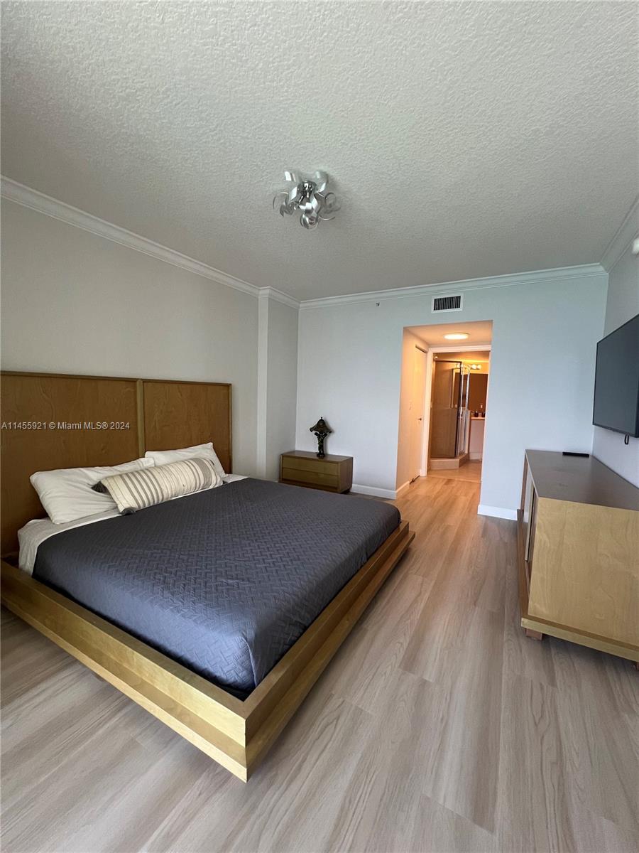 LA PERLA CONDO - Residential Lease