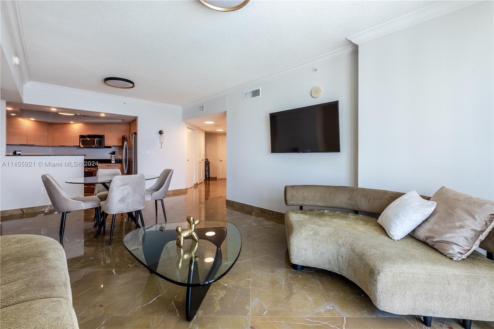 LA PERLA CONDO - Residential Lease