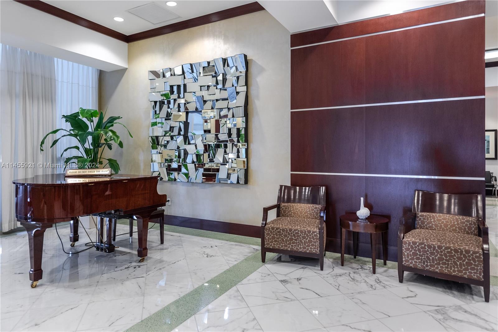 LA PERLA CONDO - Residential Lease