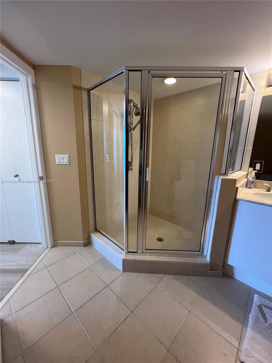 LA PERLA CONDO - Residential Lease