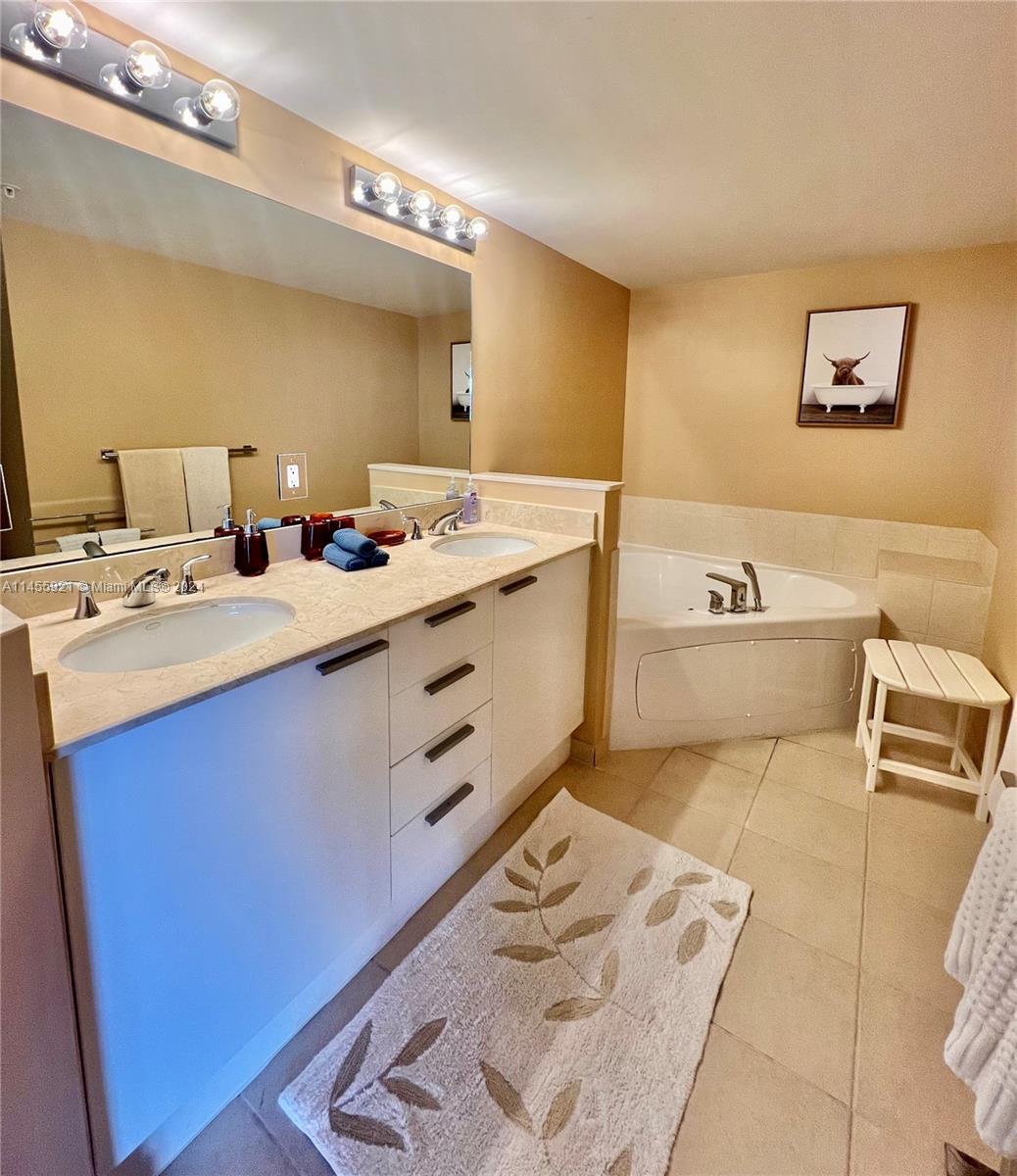 LA PERLA CONDO - Residential Lease