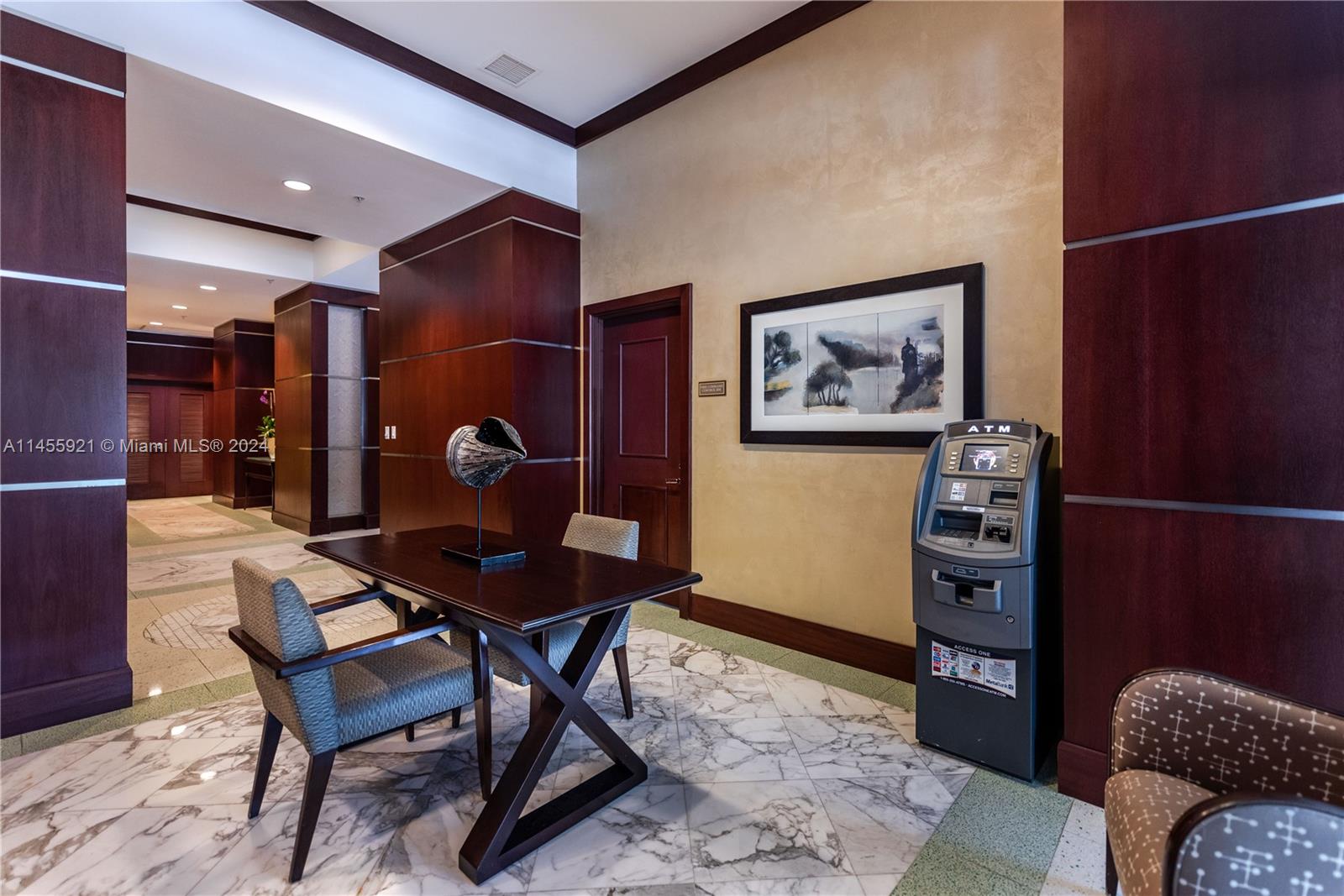 LA PERLA CONDO - Residential Lease