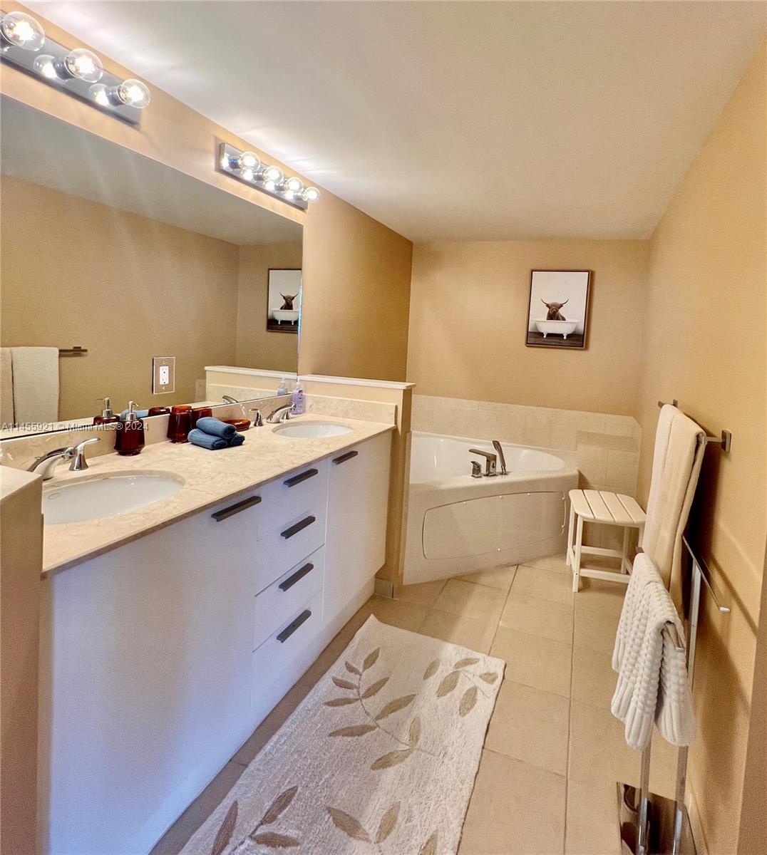 LA PERLA CONDO - Residential Lease