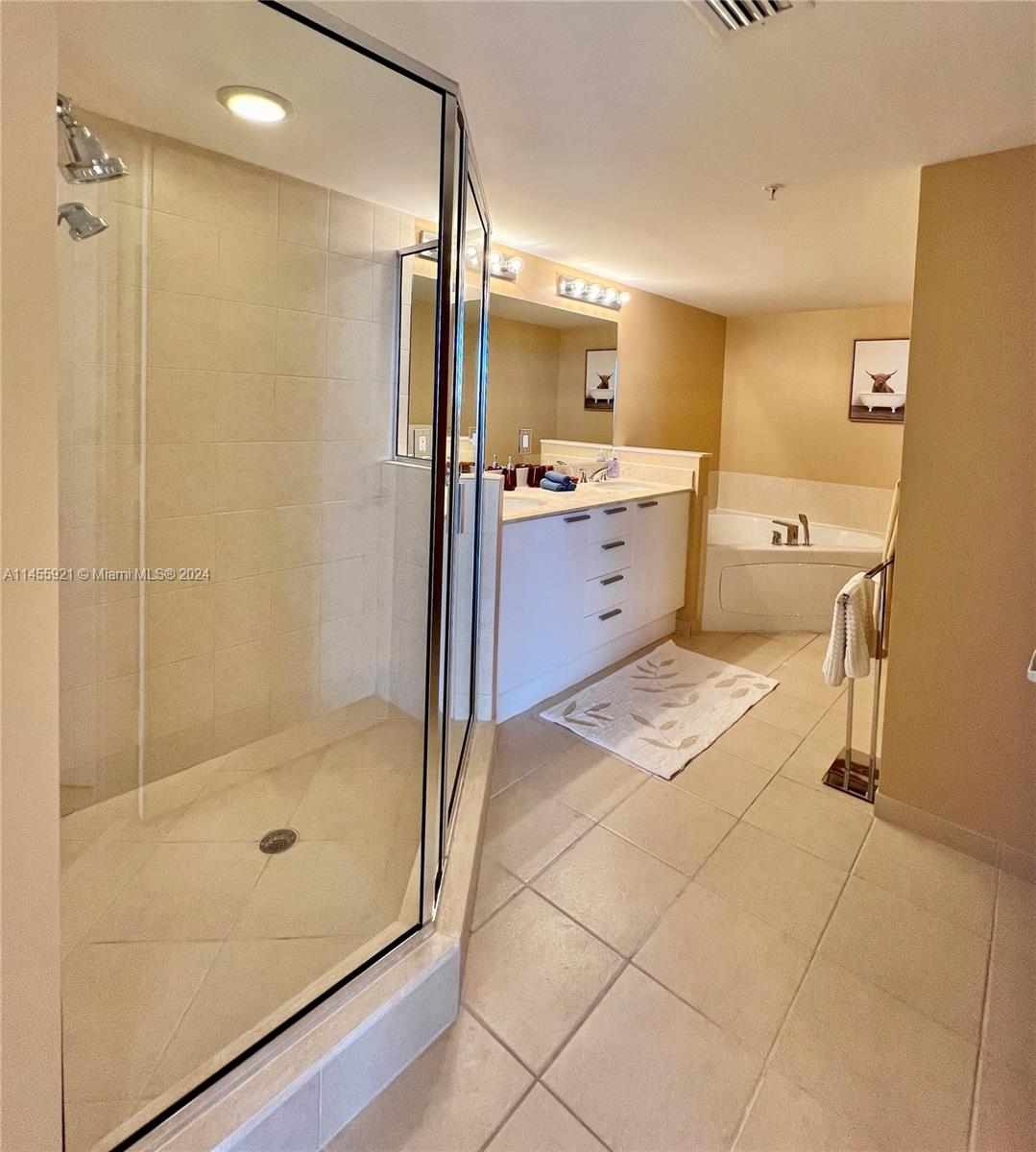 LA PERLA CONDO - Residential Lease