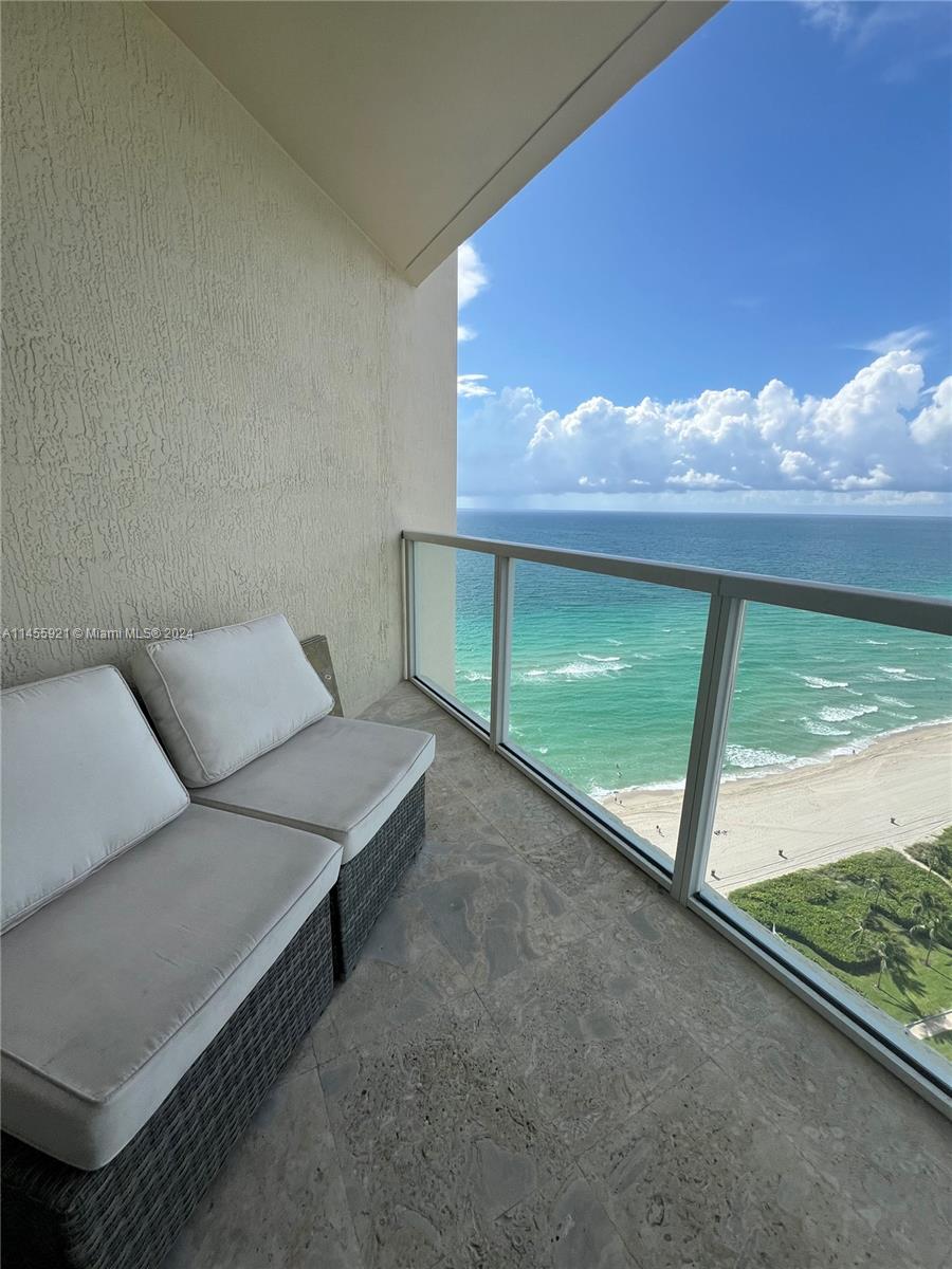 LA PERLA CONDO - Residential Lease