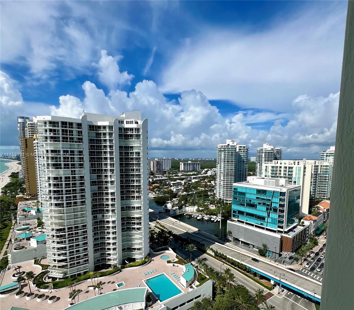 LA PERLA CONDO - Residential Lease