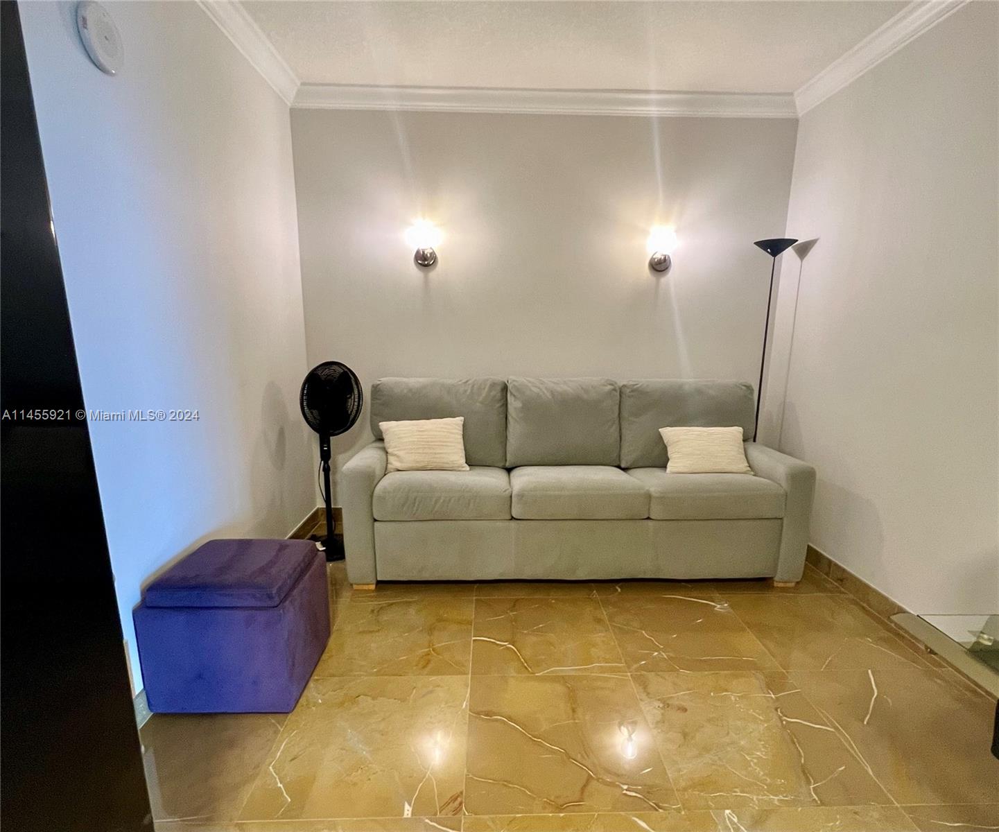 LA PERLA CONDO - Residential Lease