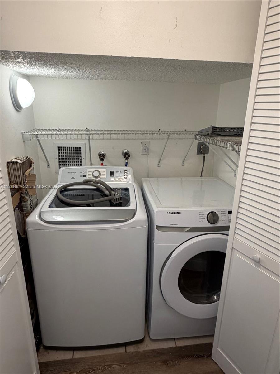 WEITZER SERENA LAKES TOWN - Residential Lease