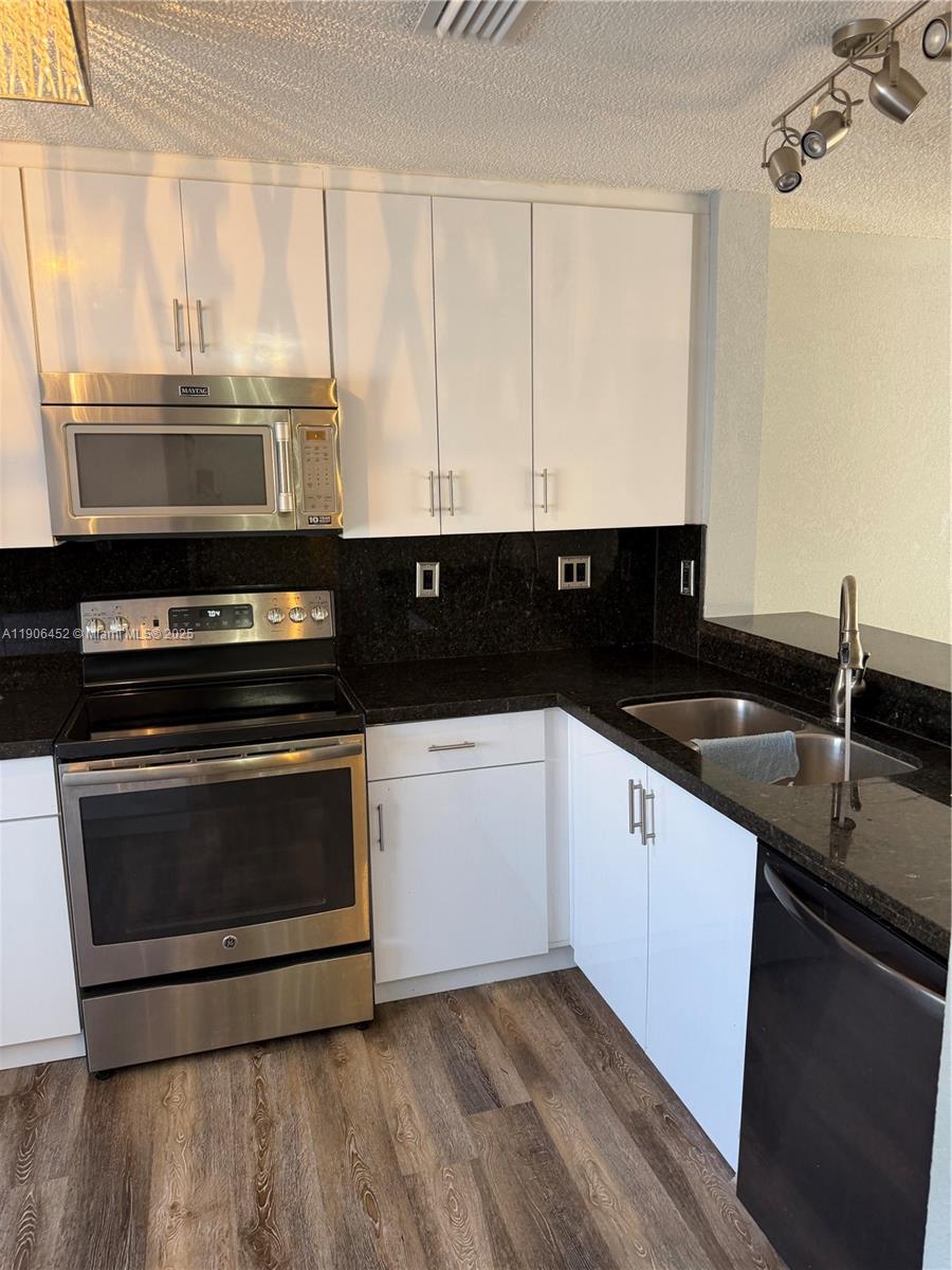 WEITZER SERENA LAKES TOWN - Residential Lease