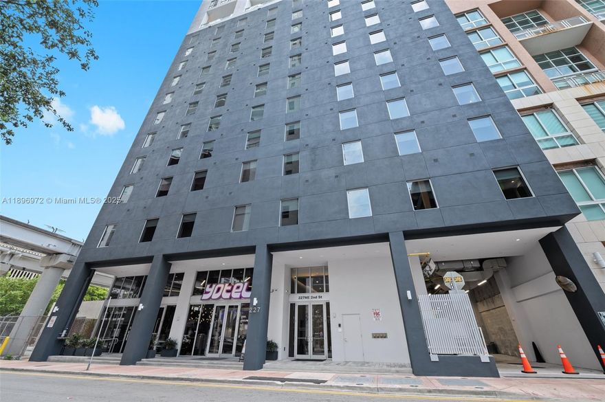 TURNKEY Furnished studio at YotelPad Miami great for investors. First building Specifically designed for short-term rentals by the Yotel brand! AIR B&B APPROVED. This amazing Studio/1 bath, turnkey and completely furnished;  washer/dryer in the unit. Stunning amenities: pool, jacuzzi, poolside bar and lounge area, gym. Top floor owners' lounge w/pool table, pet spa, lobby restaurant, coffee bar, separate resident's lobby with 24/7 front desk staff, and more! Great location in downtown Miami , steps away from the Bay, shopping and restaurants, people mover station, and much more!. Condo offer RMA program with the hotel. This unit has an assigned storage space that can be used by the resident/owner as additional amenities.