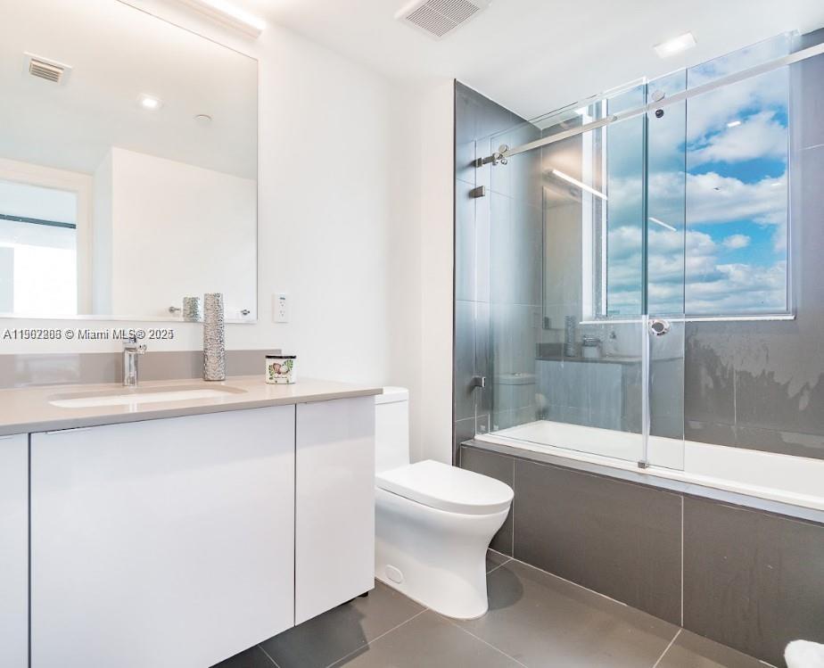 CANVAS CONDO - Residential
