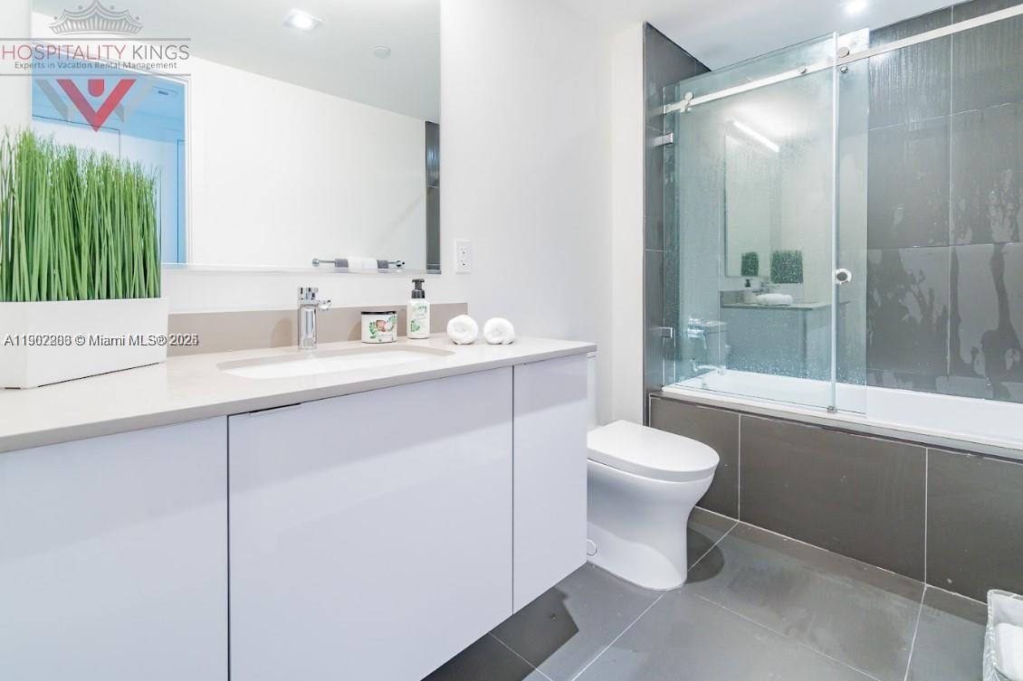 CANVAS CONDO - Residential