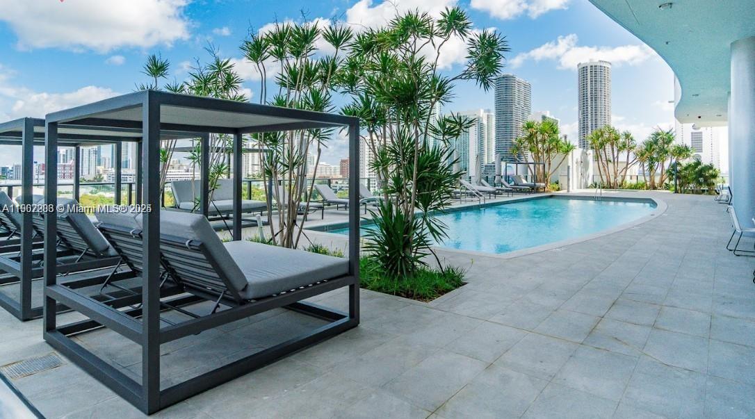 CANVAS CONDO - Residential