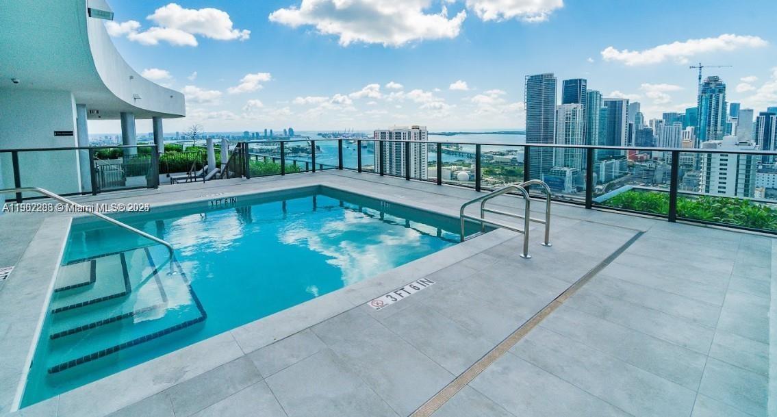 CANVAS CONDO - Residential