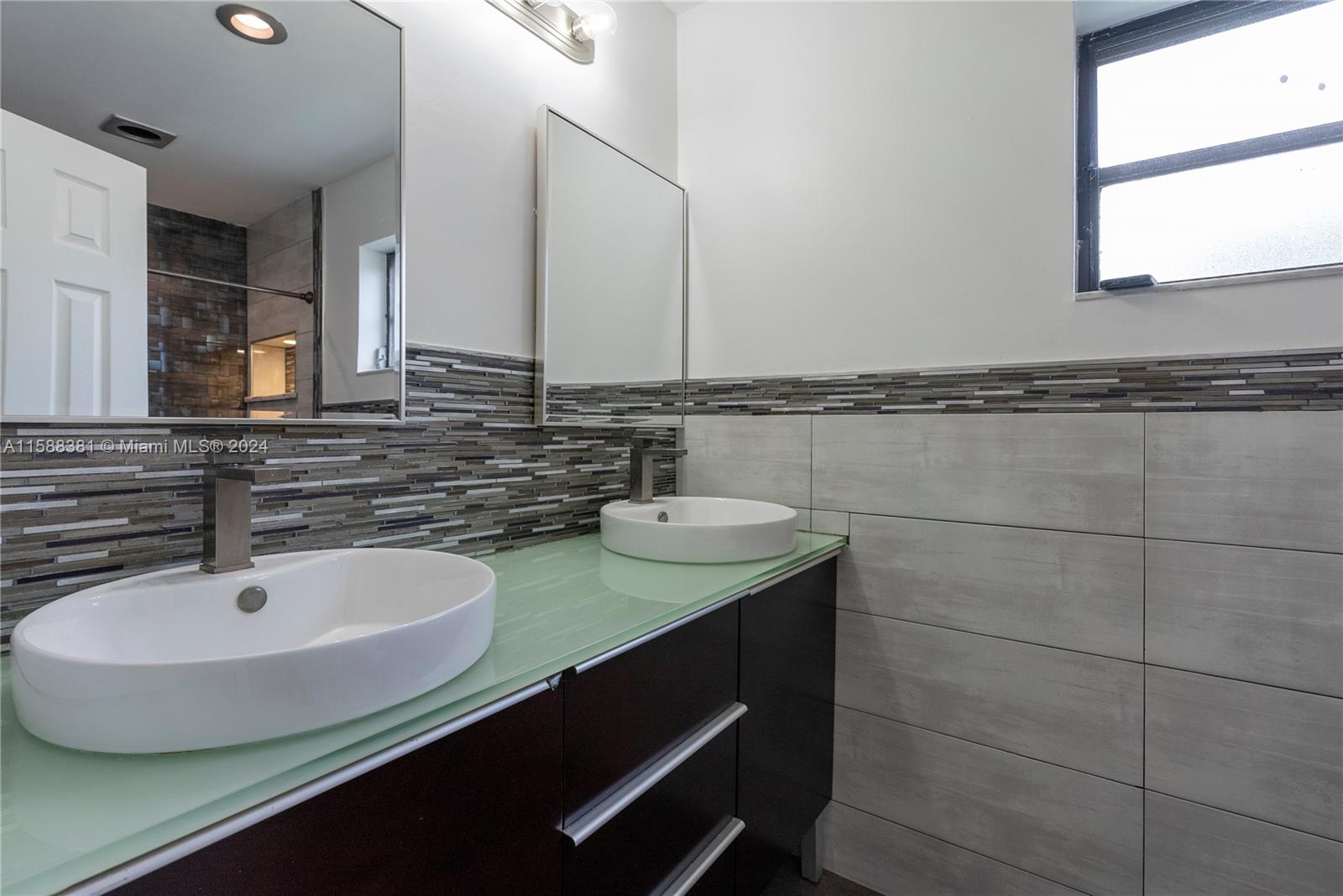 WOODFIELD - Residential Lease