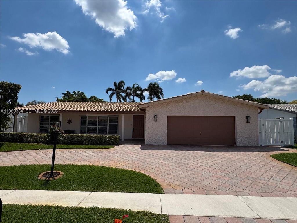 Photo of 10650 NW 19th St, Pembroke Pines, FL 33026 (MLS # A11989334)