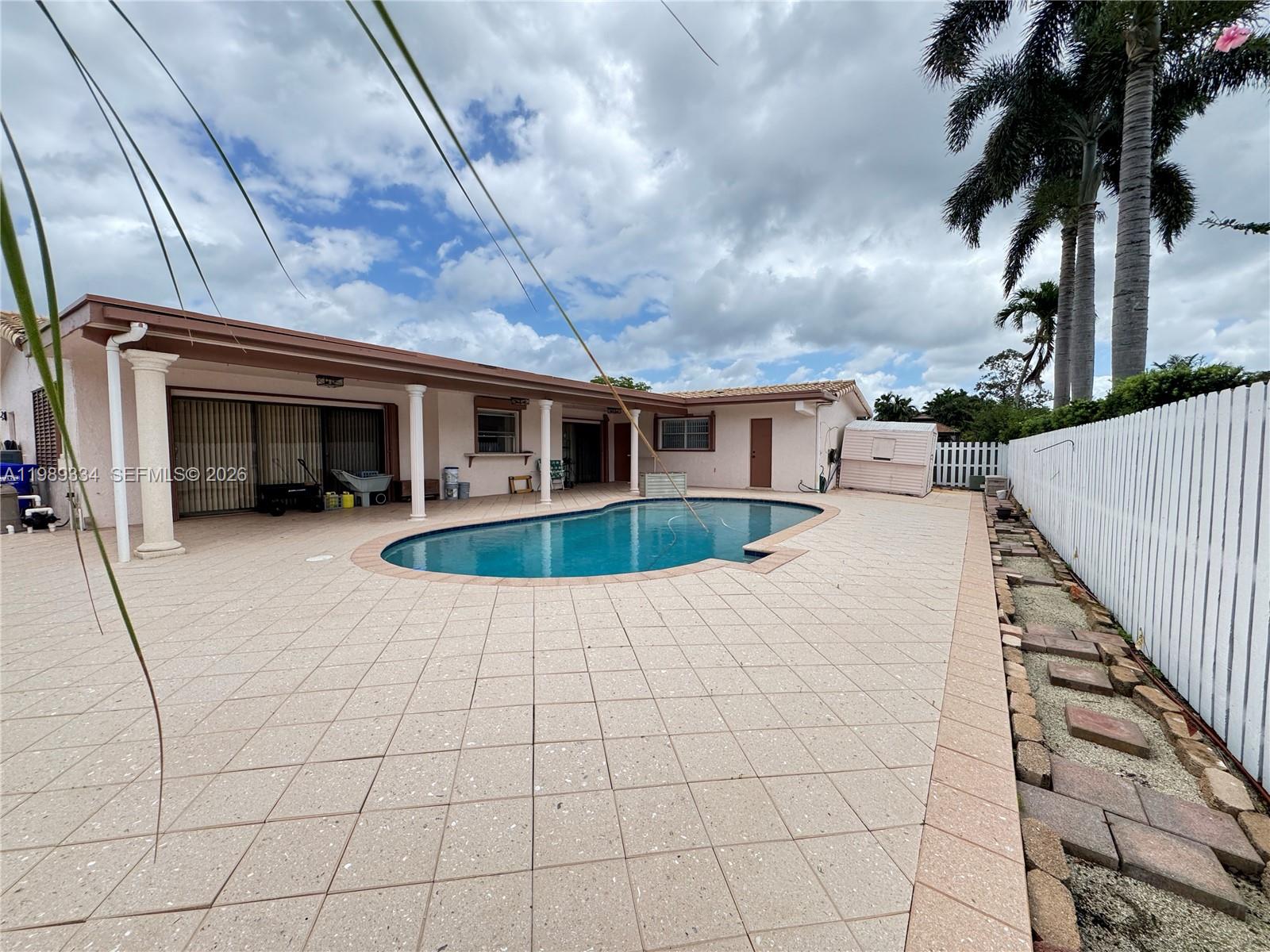 PEMBROKE LAKES SEC 1 - Residential