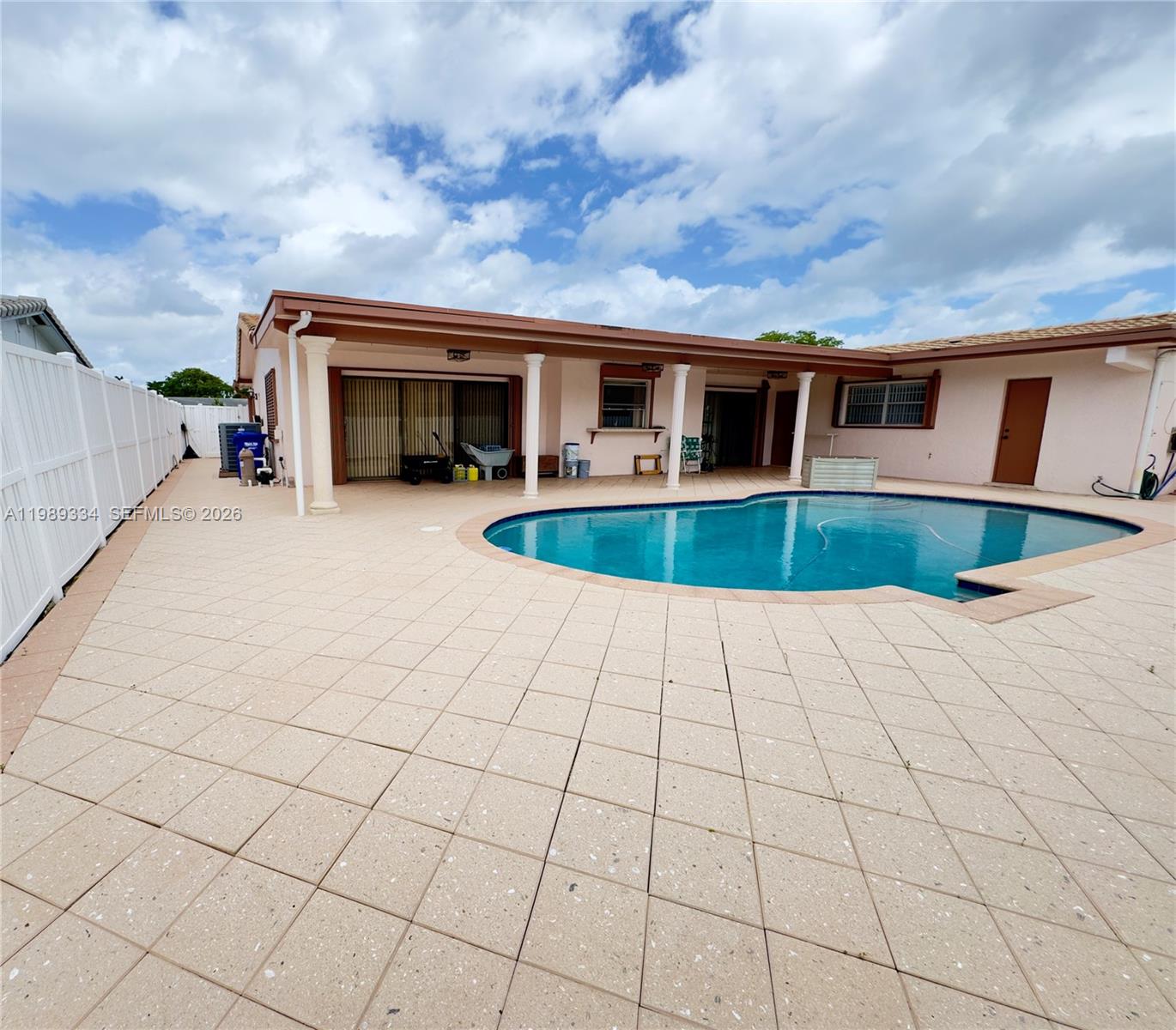 PEMBROKE LAKES SEC 1 - Residential