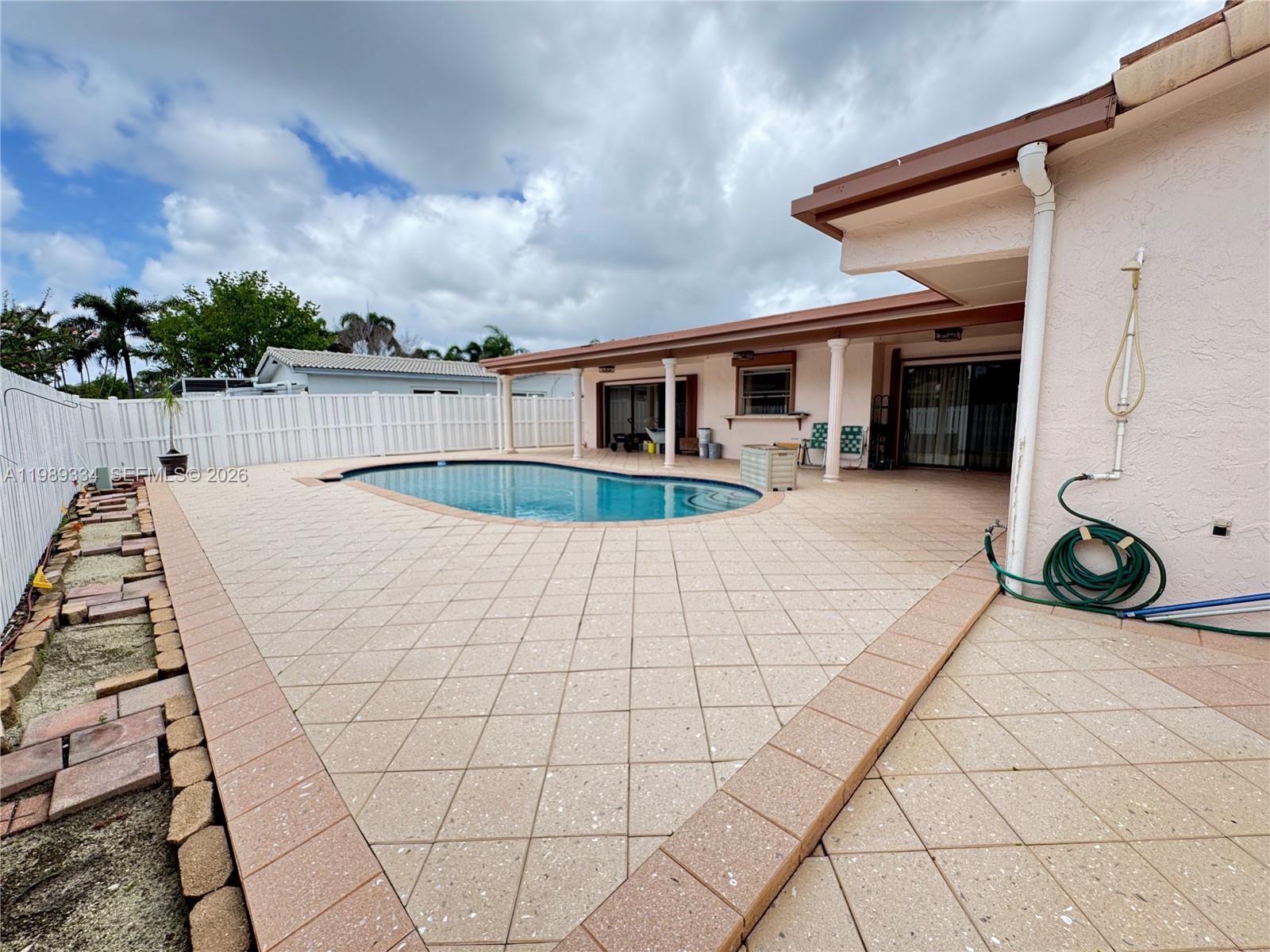 PEMBROKE LAKES SEC 1 - Residential