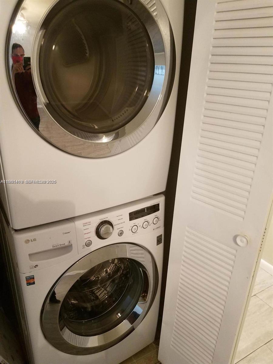 PALM LAKE CONDO - Residential Lease