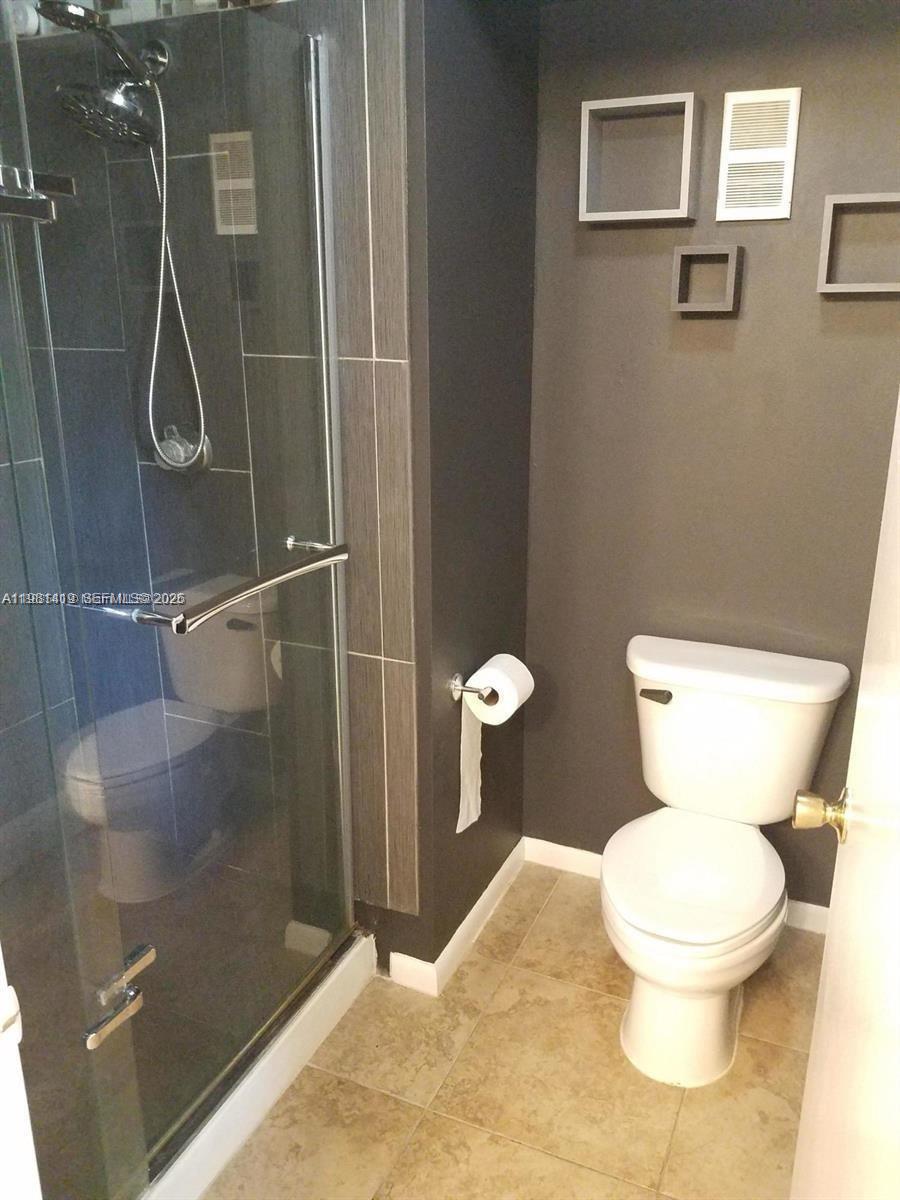 PALM LAKE CONDO - Residential Lease