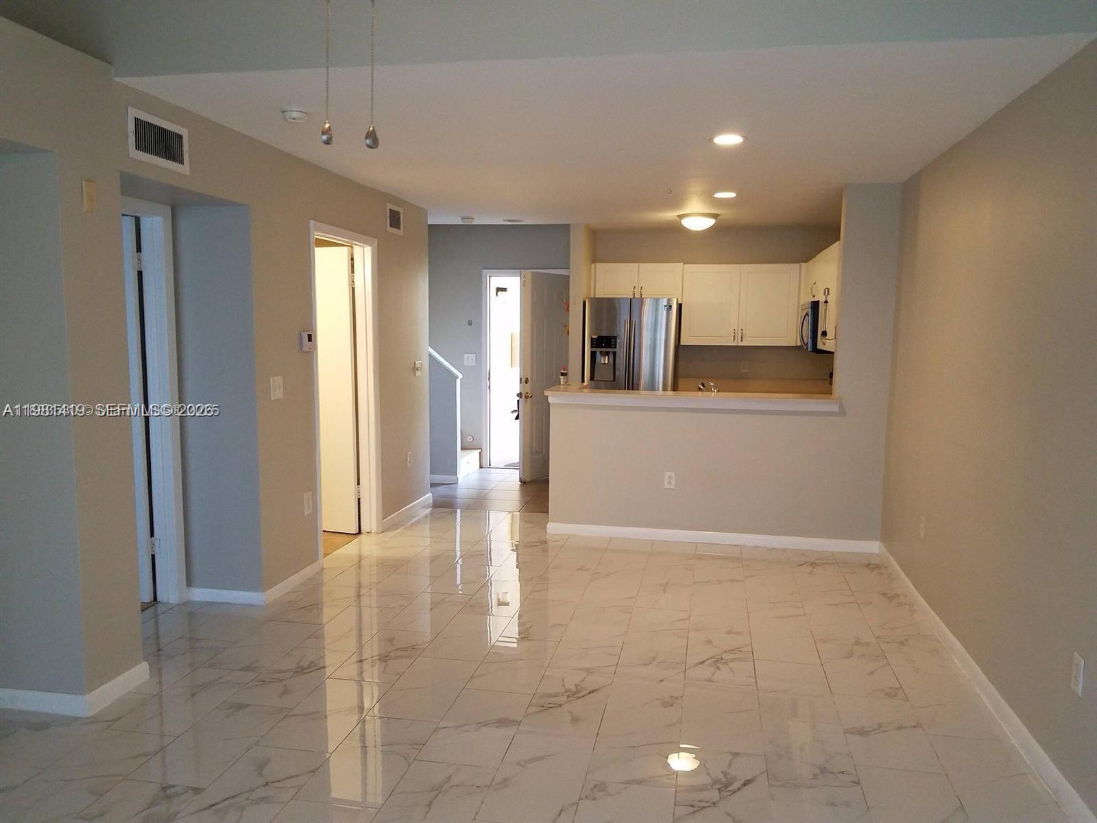 PALM LAKE CONDO - Residential Lease