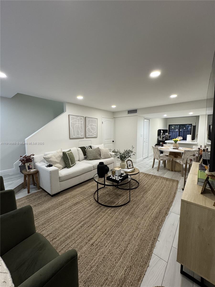 DADELAND COVE SEC 1 - Residential