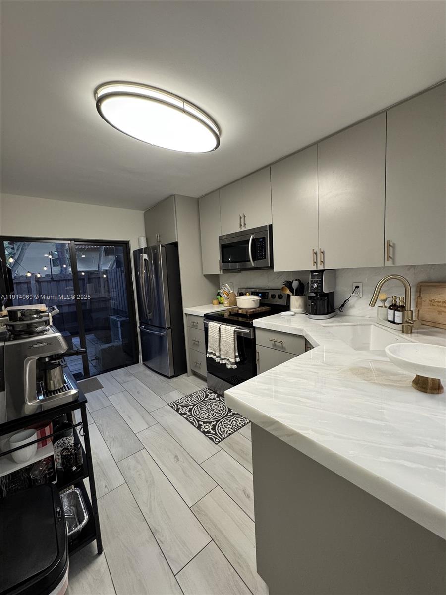 DADELAND COVE SEC 1 - Residential