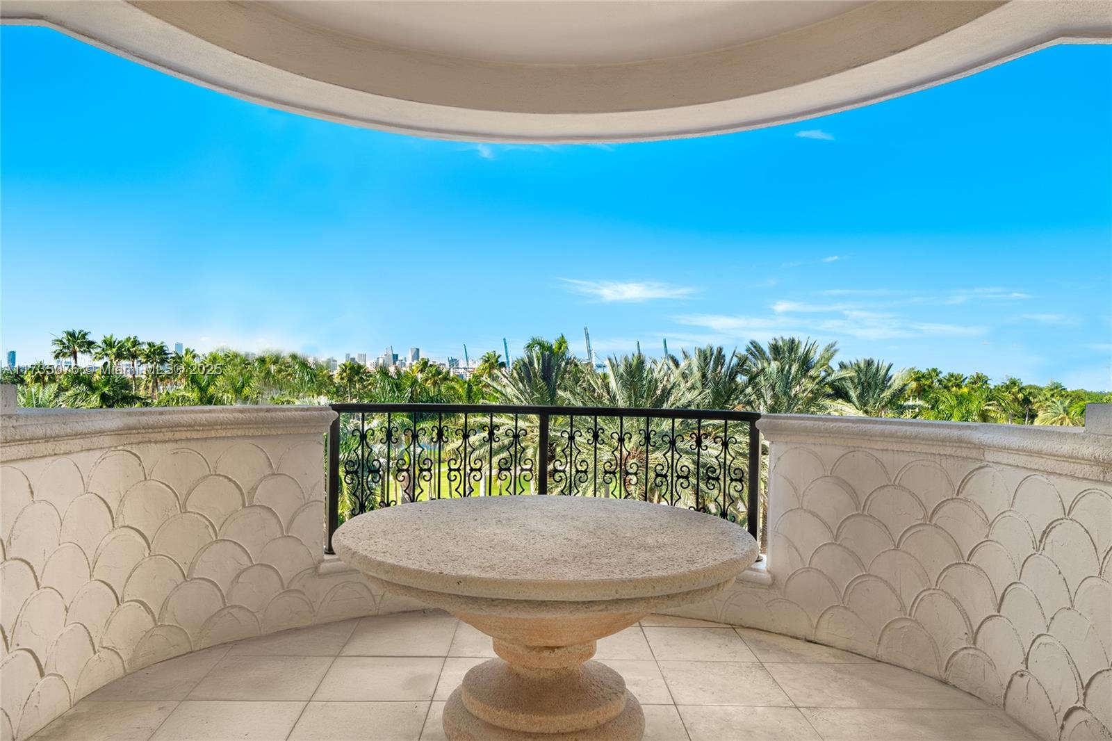 FISHER ISLAND - Residential