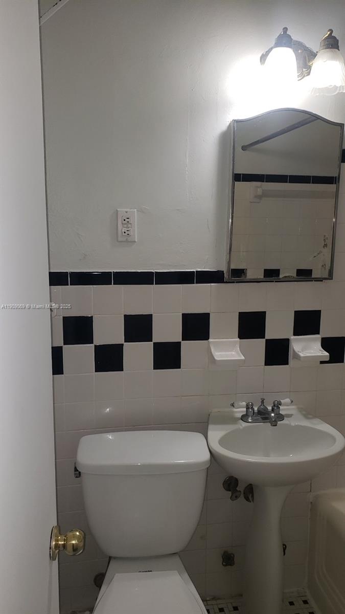 CARMEL VILLAS CONDO - Residential Lease