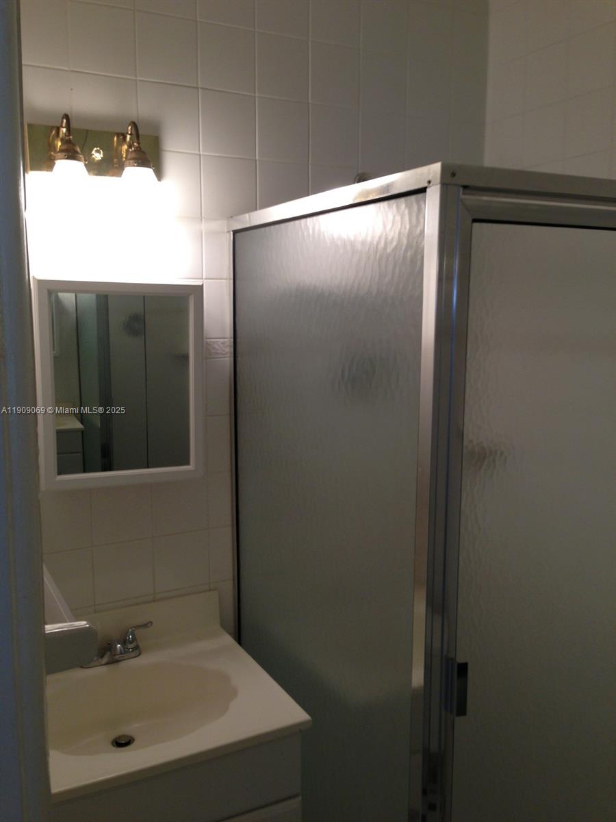 CARMEL VILLAS CONDO - Residential Lease